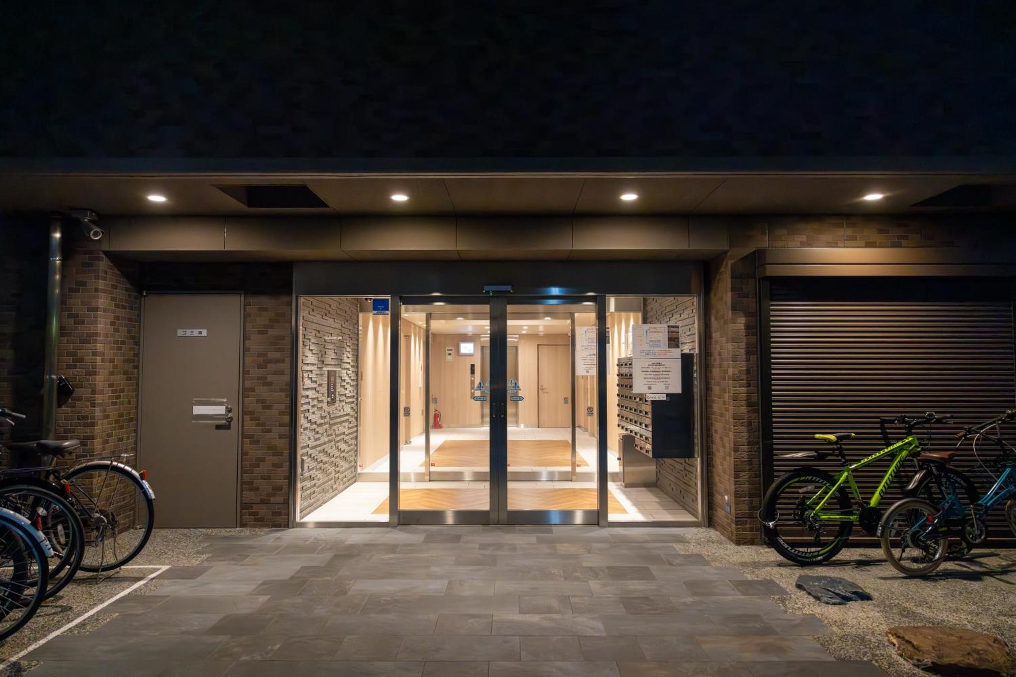 Rewit Building Apartment Осака Екстериор снимка