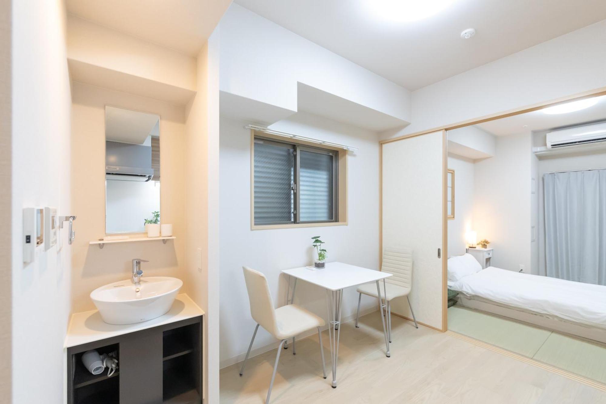 Rewit Building Apartment Осака Екстериор снимка
