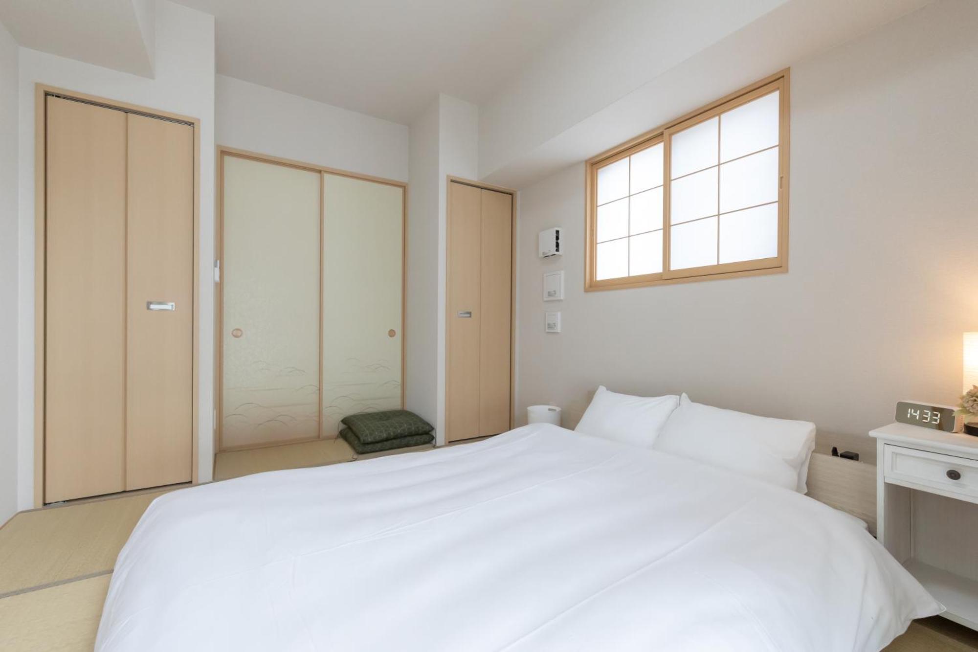 Rewit Building Apartment Осака Екстериор снимка